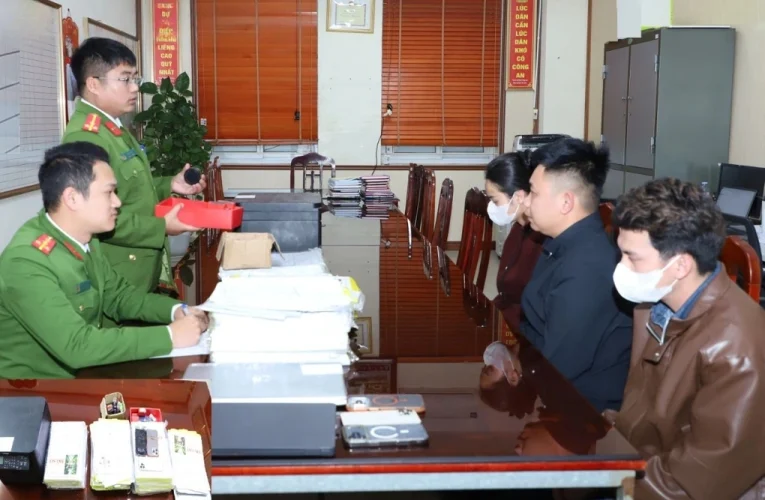 Tạm giữ 3 đối tượng ở Ninh Bình làm giả hồ sơ tuyển dụng lao động