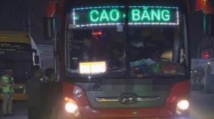 Chở 109 hành khách trên ô tô 45 chỗ, chủ xe và tài xế bị phạt 225 triệu đồng