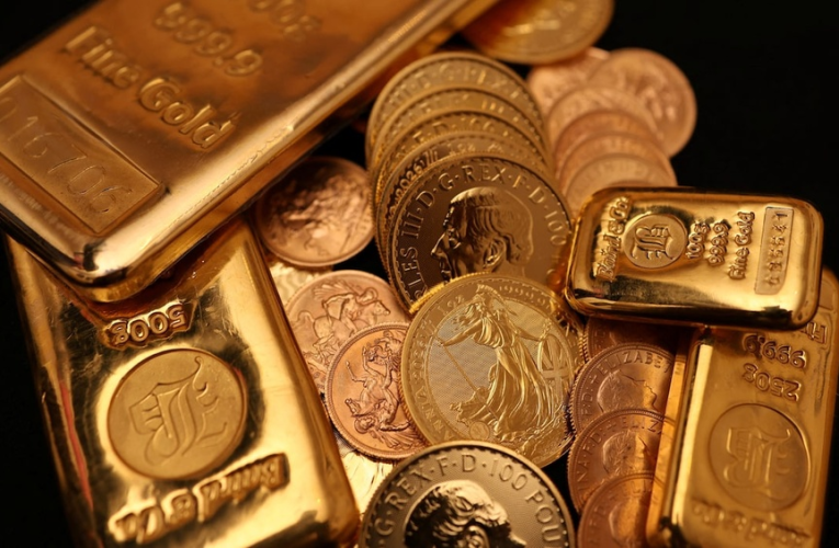 Giá vàng thế giới vượt lại mốc 5.000 USD/ounce