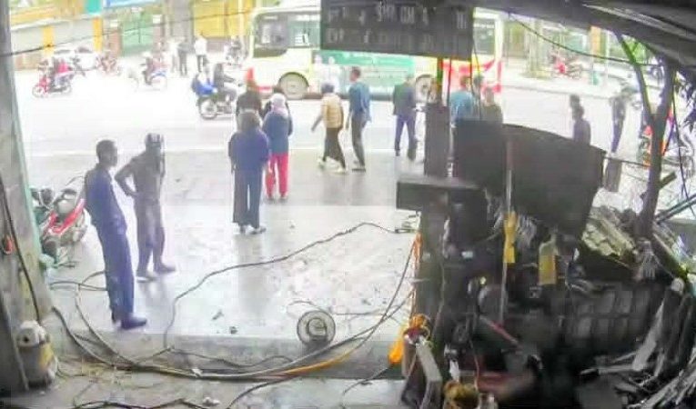 Công an tỉnh Hưng Yên điều tra nguyên nhân vụ nổ bình nén khí hơi khiến 1 người tvong 1 người bị thương