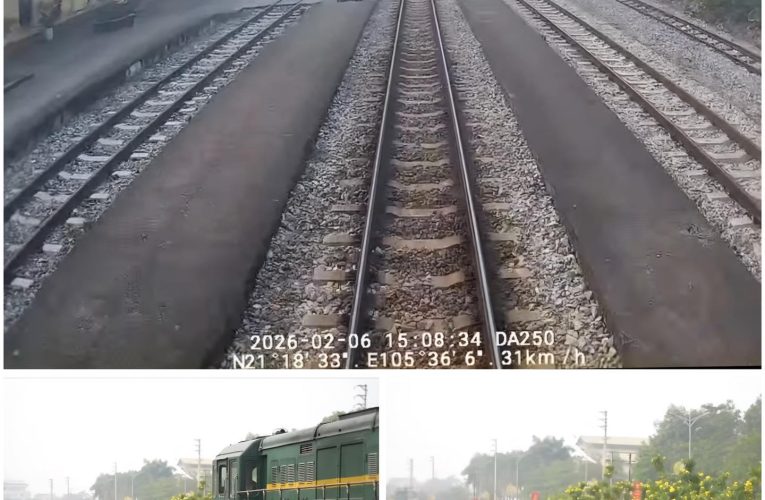 VIDEO: Cố đi bộ qua đường tàu, người đàn ông suýt gặp nạn