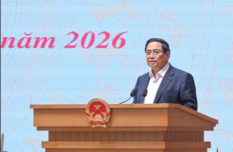 Thủ tướng: Nghiêm cấm yêu cầu người dân nộp lại giấy tờ đã có trên VNeID