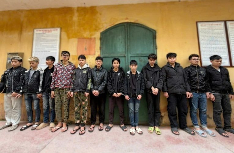 Bắt giữ 12 đối tượng đ-ánh nhau trong đêm