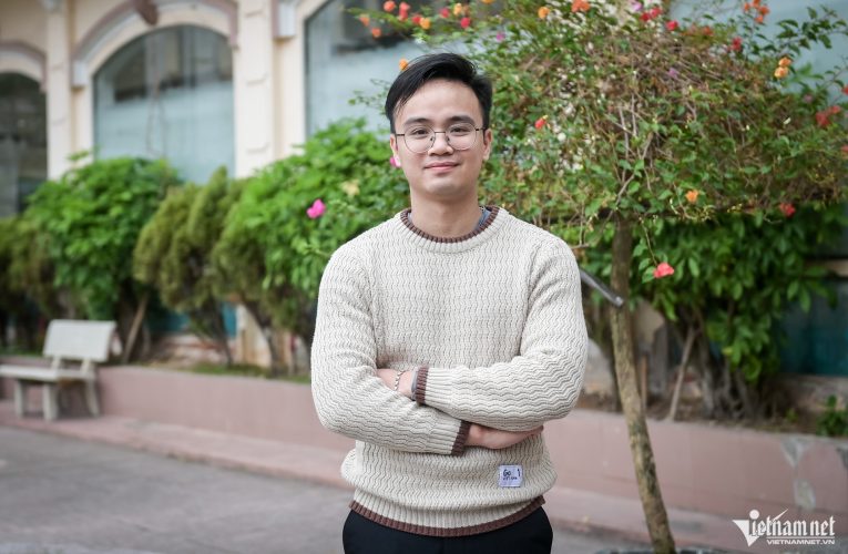 Thầy giáo 9x dẫn dắt đội tuyển thi học sinh giỏi quốc gia, có 2 giải nhất, 1 thủ khoa