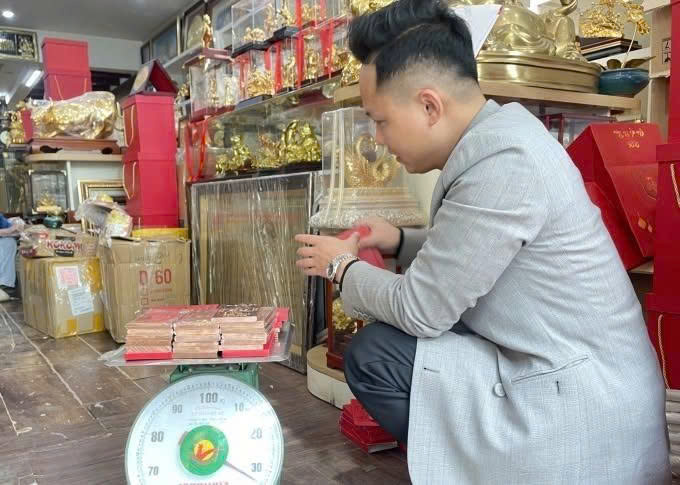 Tích trữ đồng thỏi chờ tăng giá như vàng