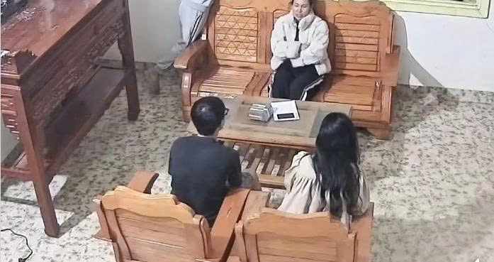 VIDEO: VAY VÀNG TRẢ TIỀN