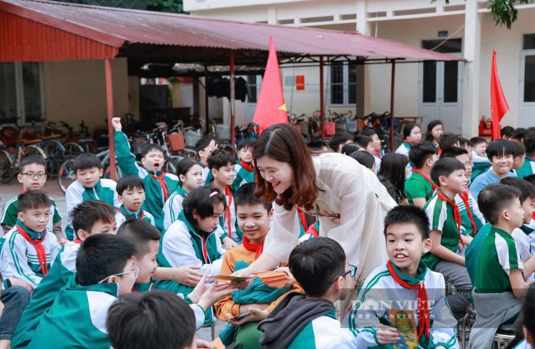 Nữ hiệu trưởng ứng cử đại biểu Quốc hội ở Hưng Yên kỳ vọng giảm áp lực học tập và thi cử cho học sinh