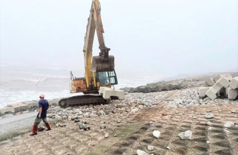 “Đê biển già yếu” ở Nam Định liên tục gặp sự cố sụt sạt