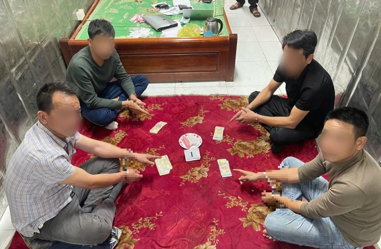 Bắt quả tang 4 công nhân đánh bạc trong container tại khu công nghiệp