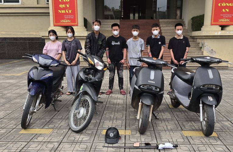 Công an xã Vĩnh Trụ lật tẩy chiêu trò nhóm Nam thanh Nữ tú rủ thanh niên từ Hà Nội về đi ăn rồi lấy đi chiếc xe máy