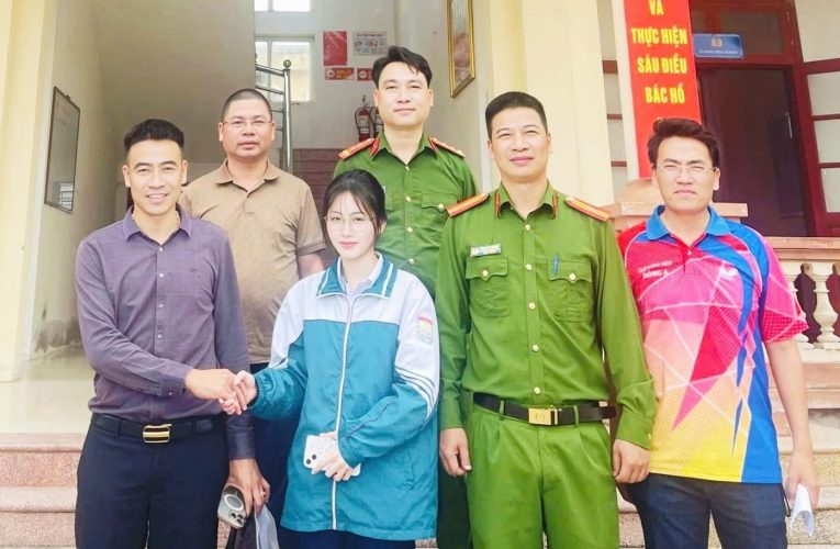 Công an xã Ninh Cường, tỉnh Ninh Bình hỗ trợ, giúp đỡ người dân nhận lại số tiền gần 500 triệu đồng chuyển khoản nhầm