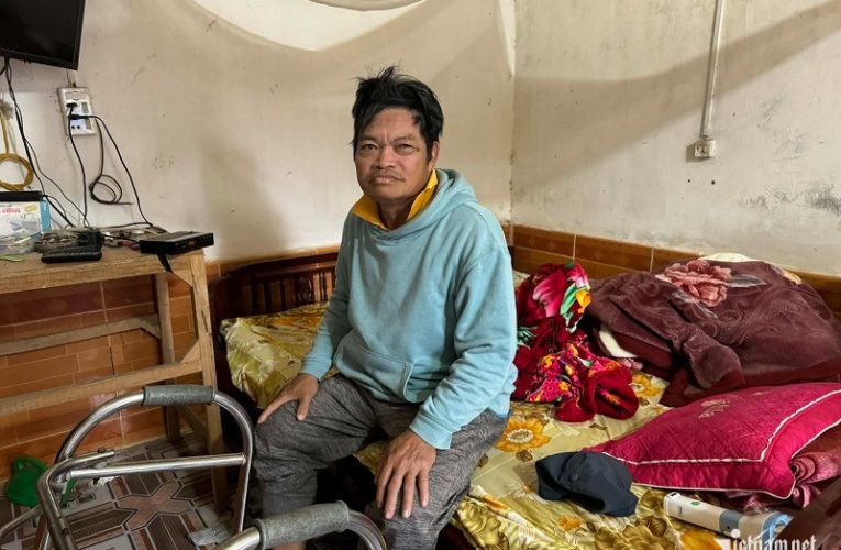 Vợ con mất, người đàn ông câm điếc ở Ninh Bình bệnh nặng không có tiền đi viện