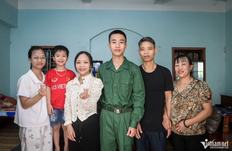 Những chàng trai viết đơn tình nguyện nhập ngũ, sẵn sàng khoác màu áo lính