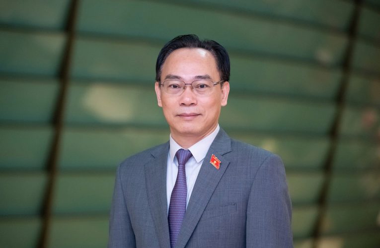 Ông Hoàng Minh Sơn giữ chức Bộ trưởng Giáo dục và Đào tạo