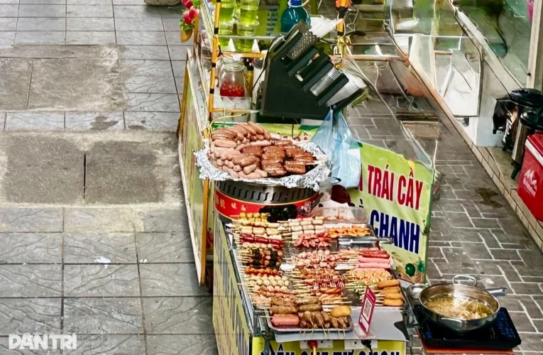 Kiểm tra đột xuất các cơ sở ăn uống, bếp ăn tập thể tại Hà Nội và Ninh Bình