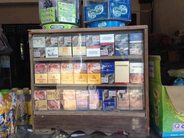 Từ 15/5, trưng bày quá một bao thuốc lá, điểm bán lẻ có thể bị phạt tới 5 triệu đồnG