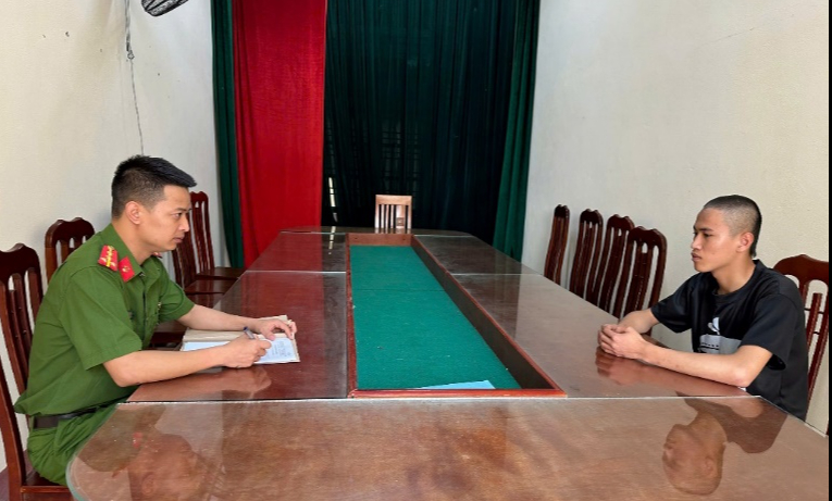 Đi câu cá, nam thanh niên tiện tay trôm 2 chỉ vàng