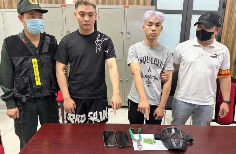 Bắt đối tượng tàng trữ hung khí trong đêm