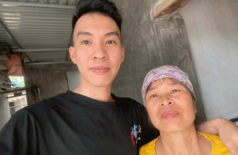 Hơn 30 năm gọi mẹ kế là ‘mẹ’, chàng trai Hưng Yên kể điều xúc động